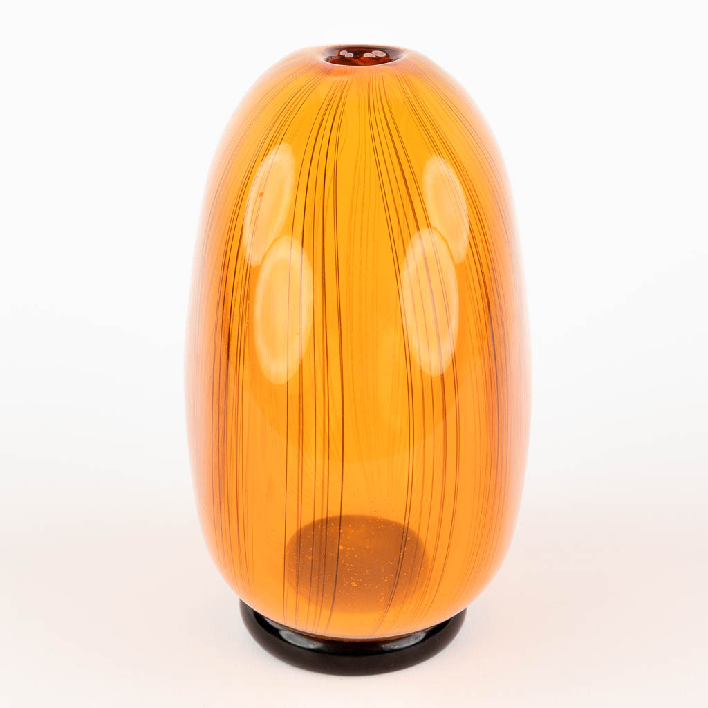 Seguso Viro, Murano, an orange glass vase. (D:8 x W:15 x H:16 cm)