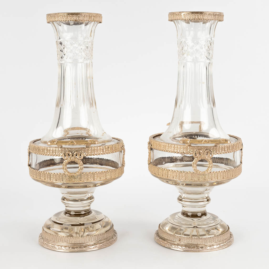 A pair of decorative vases, silver-plated bronze on glass, Neoclassical. 20th C. (D:14 x W:18 x H:33 cm)