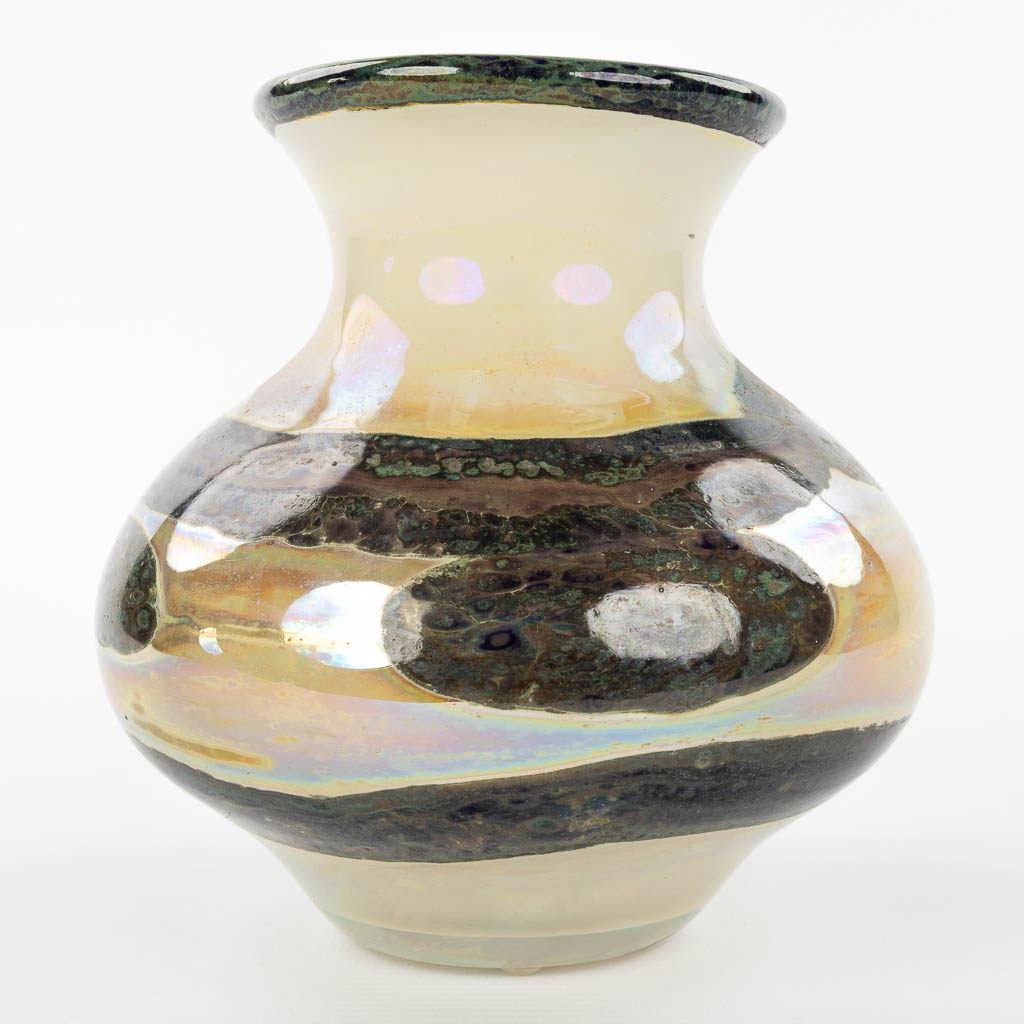 Samuel J. HERMAN (1936) a vase made of glass and marked Val Saint-Lambert. (H:18,5cm)
