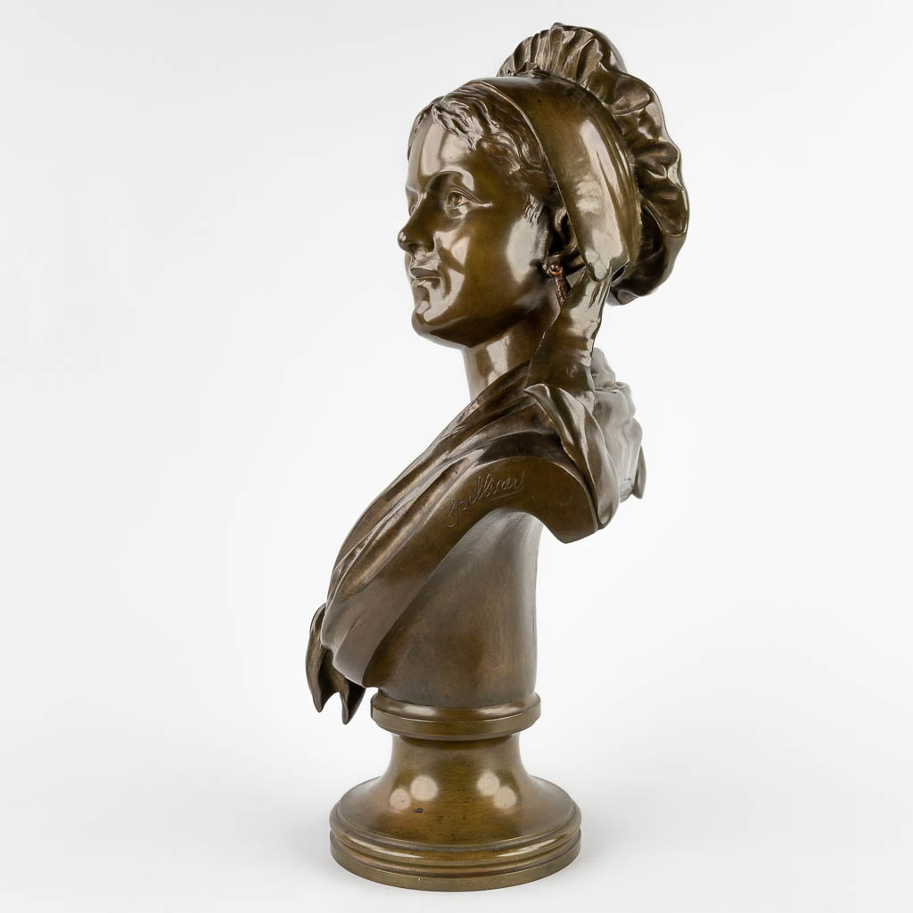 Buste van een dame, gepatineerd brons. Getekend 