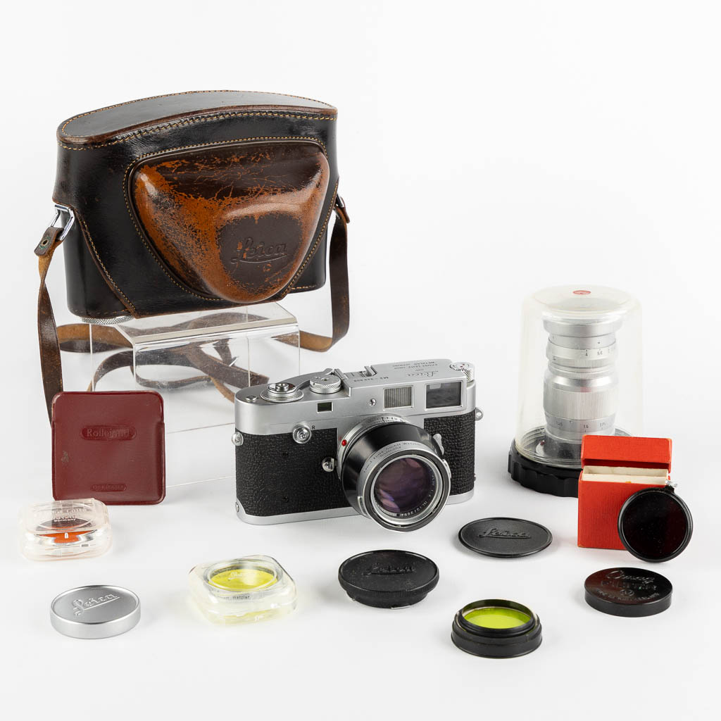 Lot 264 Leica, model M2, een analoge fotocamera. (L:8 x W:14 x H:7,6 cm)