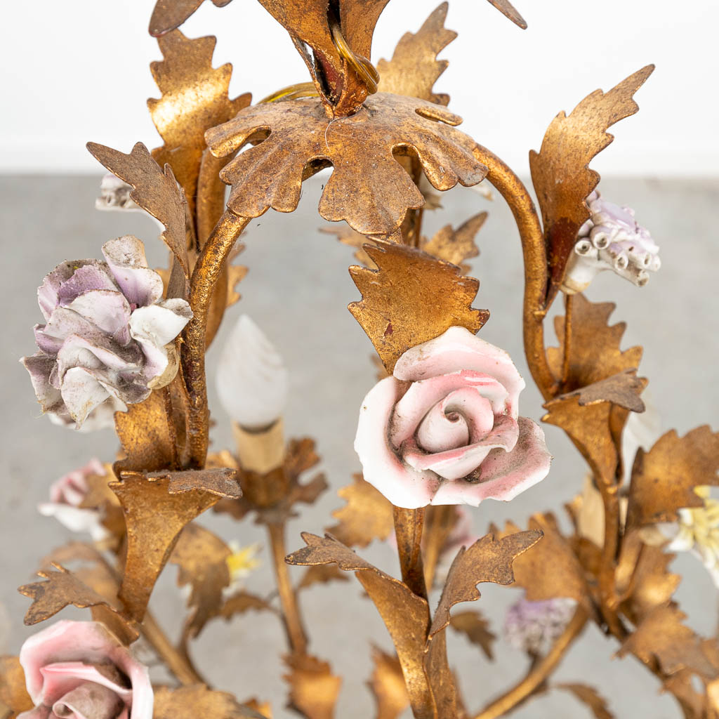 A chandelier made of brass and finished with porcelain flowers. (H:50cm)