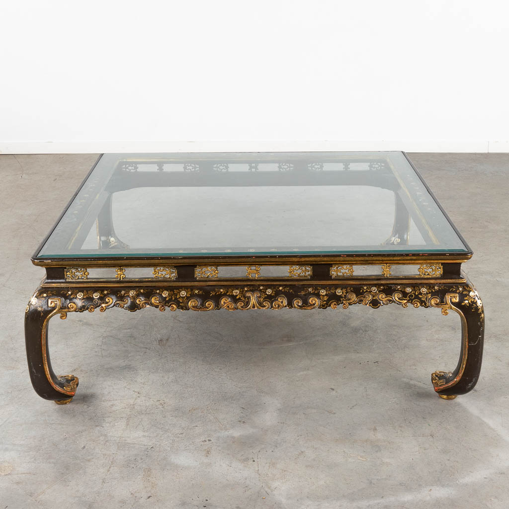 A large Oriental coffee table, wood and glass. 20th C. (D:124 x W:124 x H:46 cm)