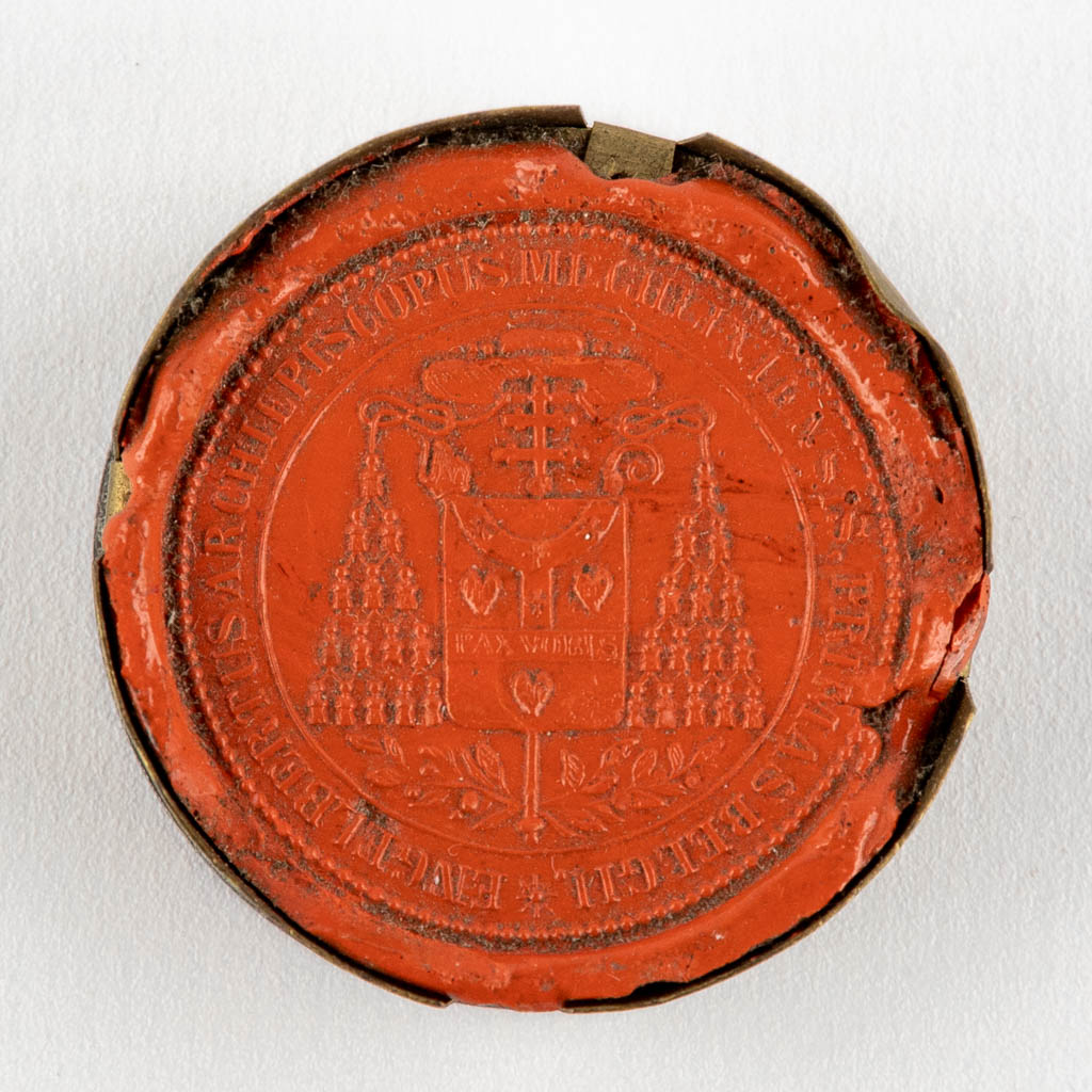 A sealed Theca with a relic and document: Ex Ossibus Sancti Eligii Episcopus. (H:1,2 x D:3,5 cm)