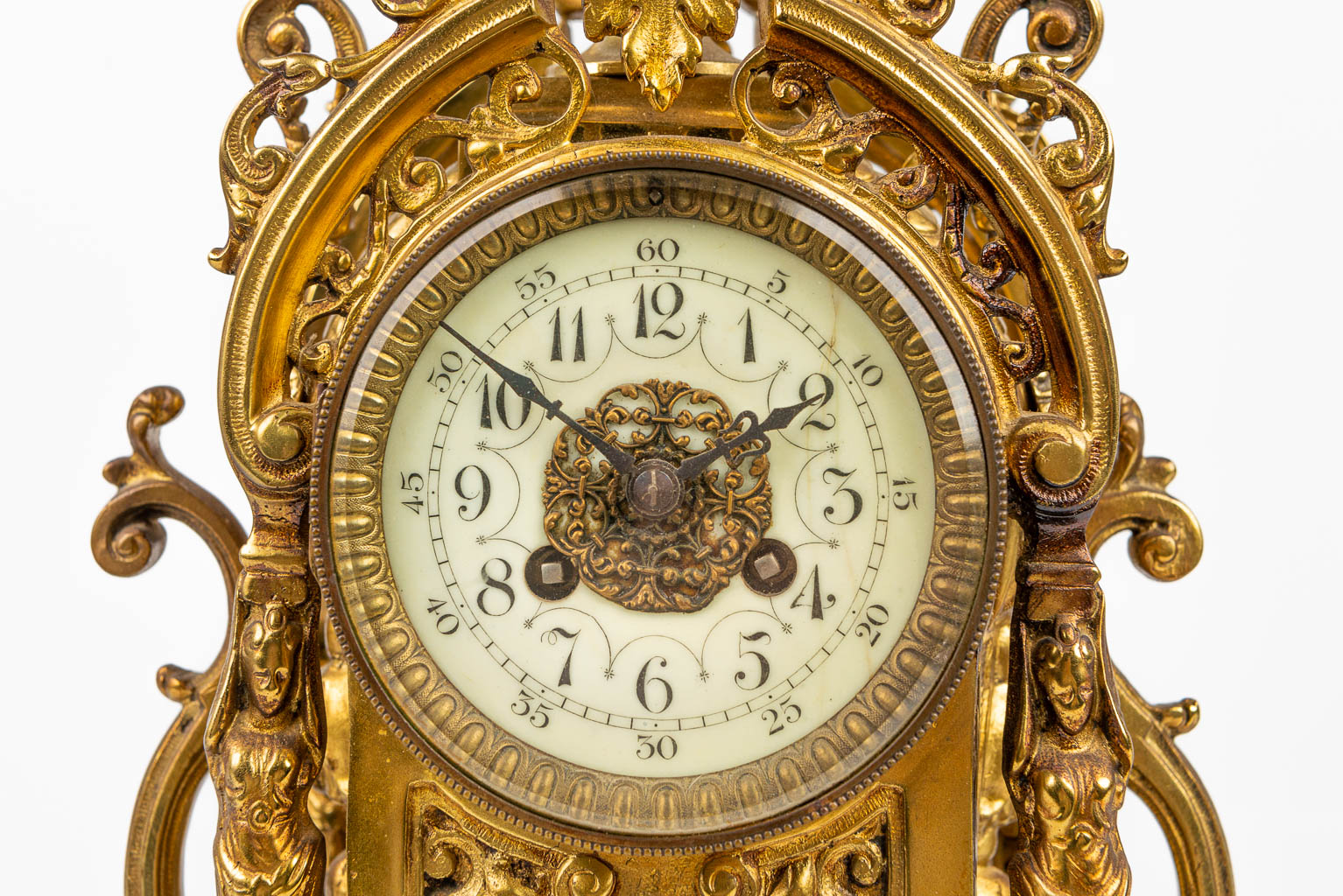 A three-piece mantle clock made of bronze. (H:50cm)