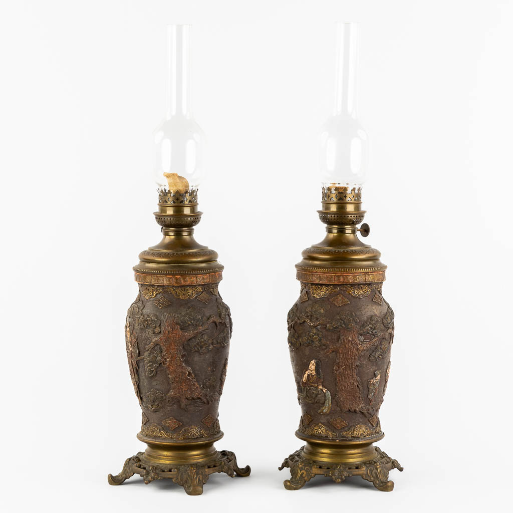 An Oriental pair of oil lamps, terracotta mounted with bronze. Circa 1900. (H:66 x D:18 cm)