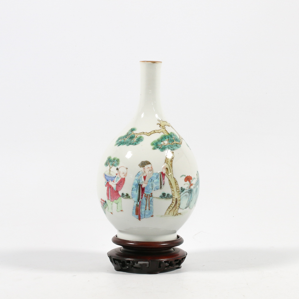  Small Chinese vase