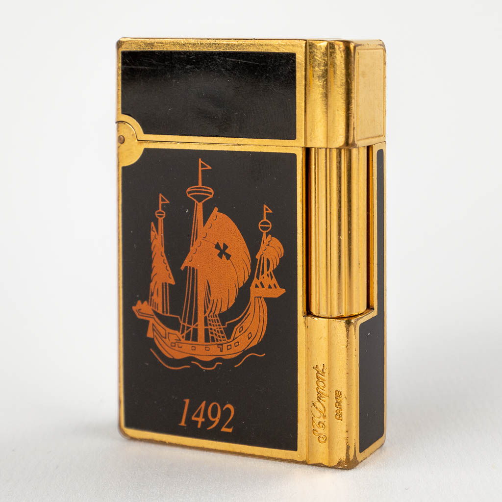S.T Dupont, Columbus 1492, a lighter, gold-plated metal. (D:1,1 x W:3,7 x H:5,5 cm)