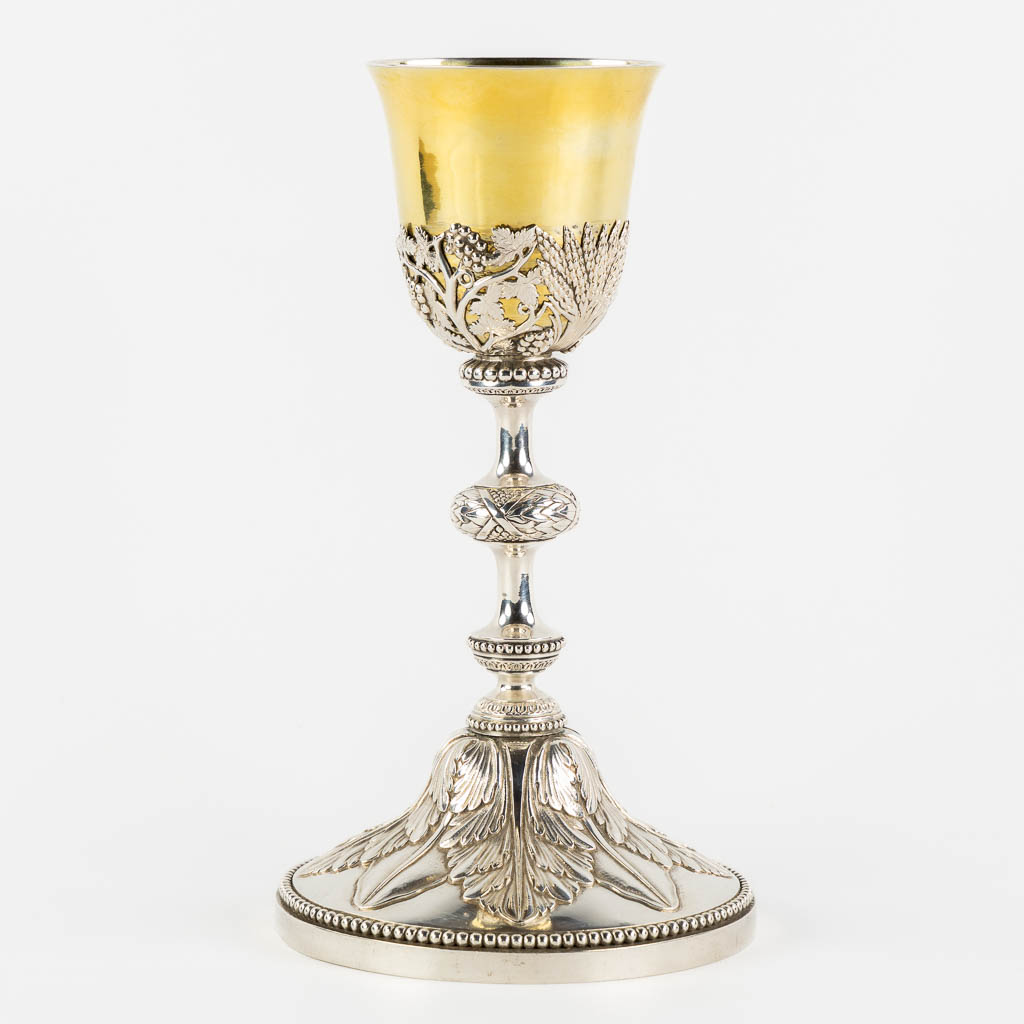 A chalice, silver-plated metal and gold-plated silver, Gothic Revival. 19th C. (H:27 x D:15 cm)