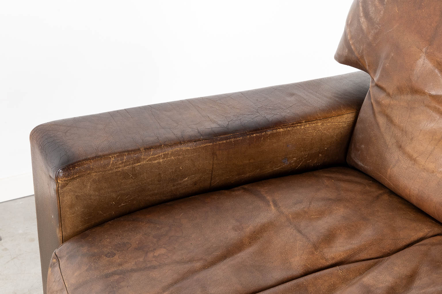 A vintage, three-person leather sofa. Circa 1970. (L:90 x W:225 x H:78 cm)