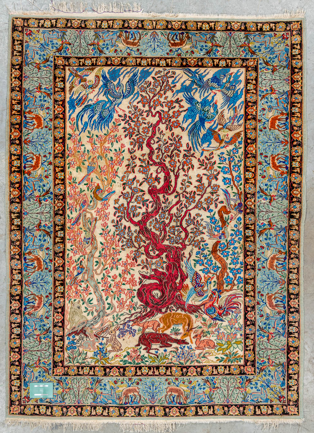 Een figuratief handgeknoopt tapijt, 