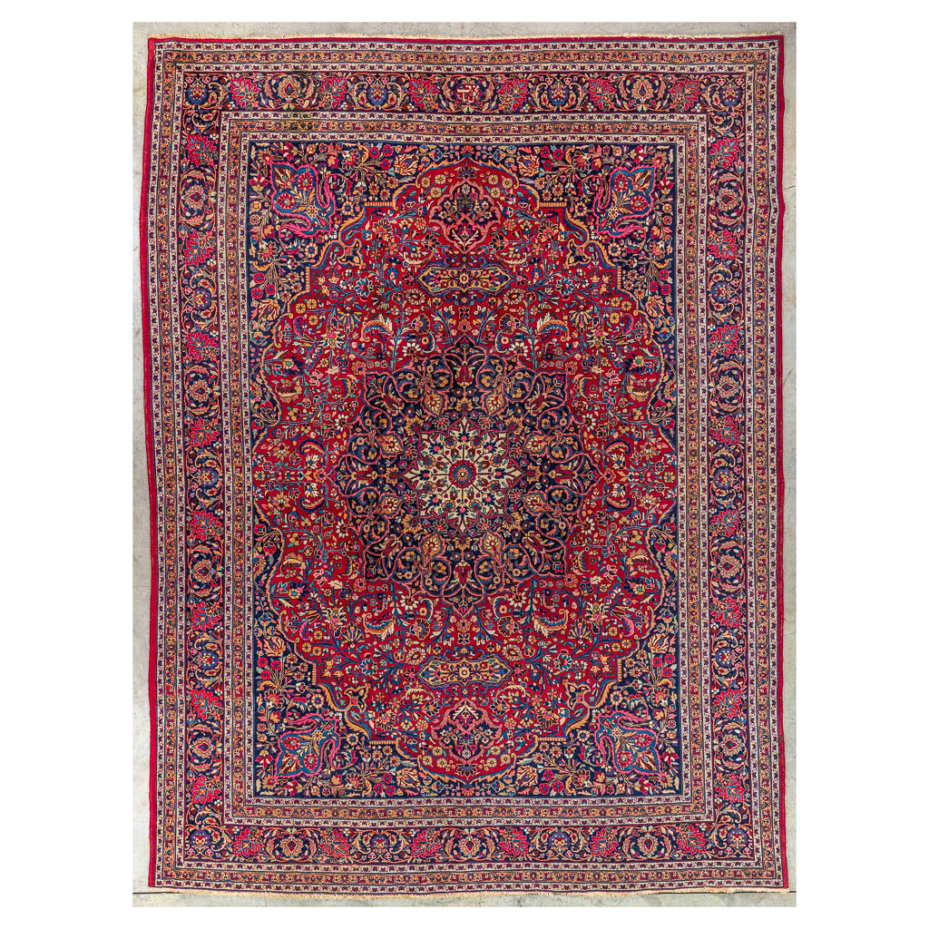 A large Oriental hand-made carpet. Keshan. (310 x 416 cm)