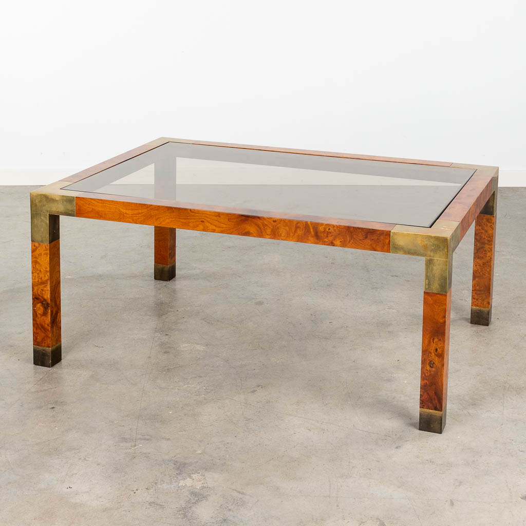  A mid-century coffee table with burl wood and brass. In the style of Willy Rizzo.  (L:71 x W:101 x H:44 cm)