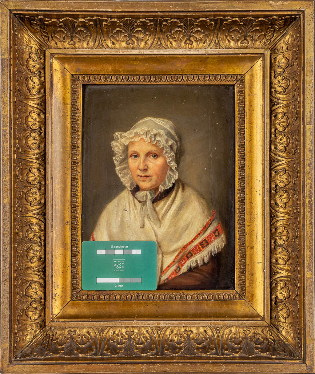 Een antiek portret van een dame, olie op doek. Geen handtekening gevonden. (W:18 x H:24 cm)