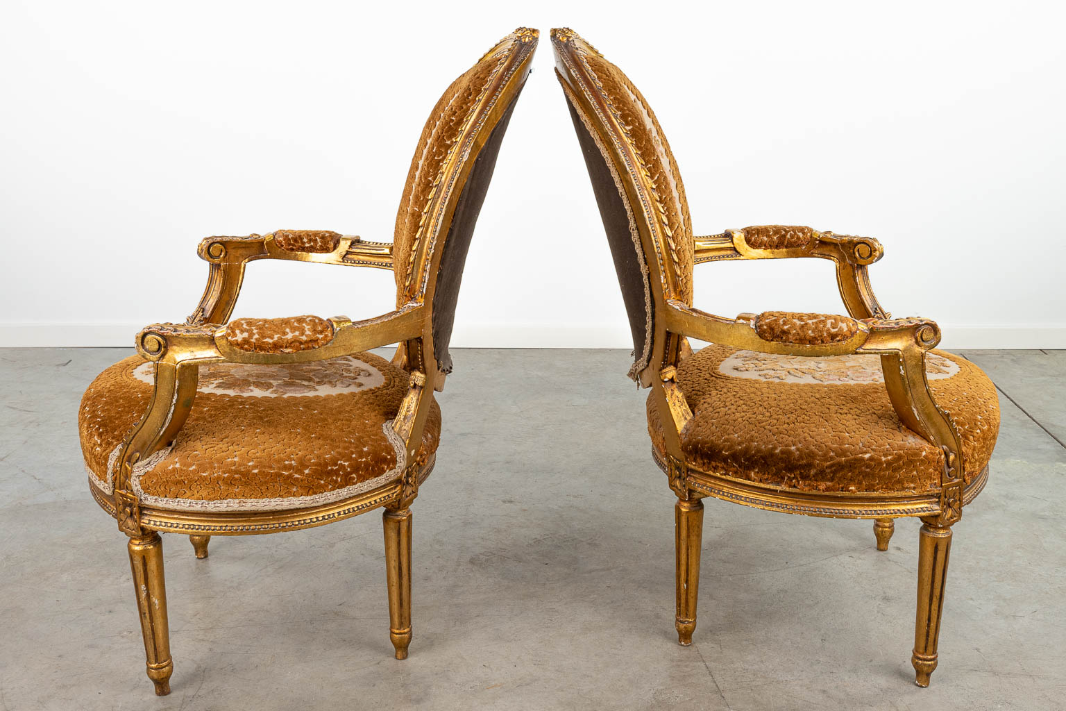 A pair of armchairs made in Louis XVI style. (H:100cm)