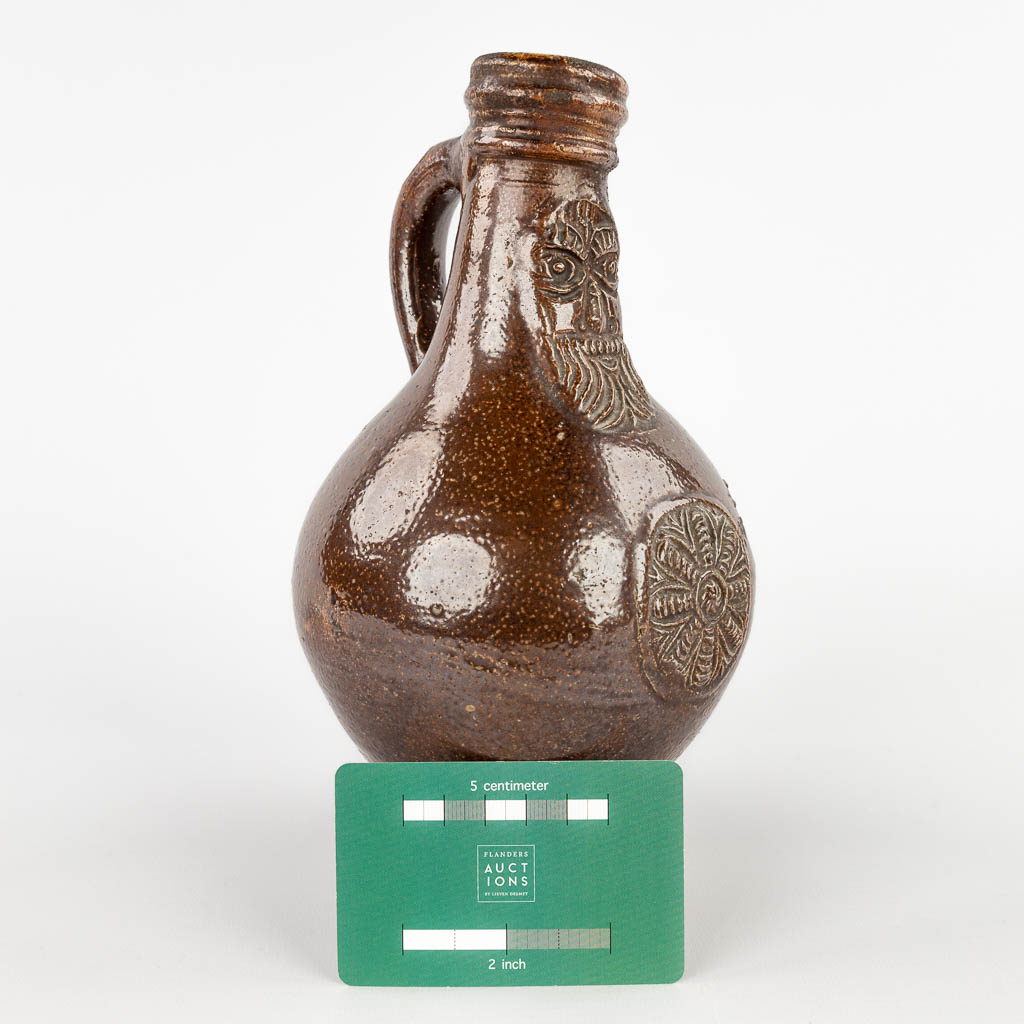 An antique Bartman jug with a single cartouche. 17th C. (H:22 x D:13,5 cm)