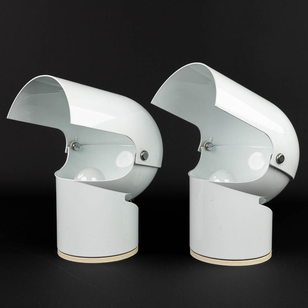 Gae AULENTI (1927-2012) 'Pileino' a pair of table lamps made of lacquered metal for Artemide. (H:29cm)