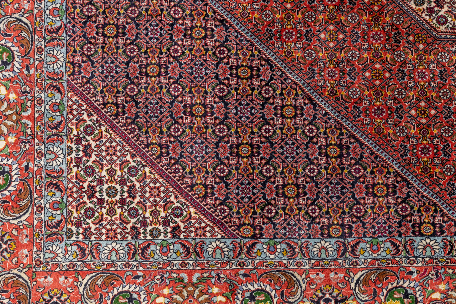 Een Oosters handgeknoopt tapijt, Bidjar (D:305 x W:256 cm)