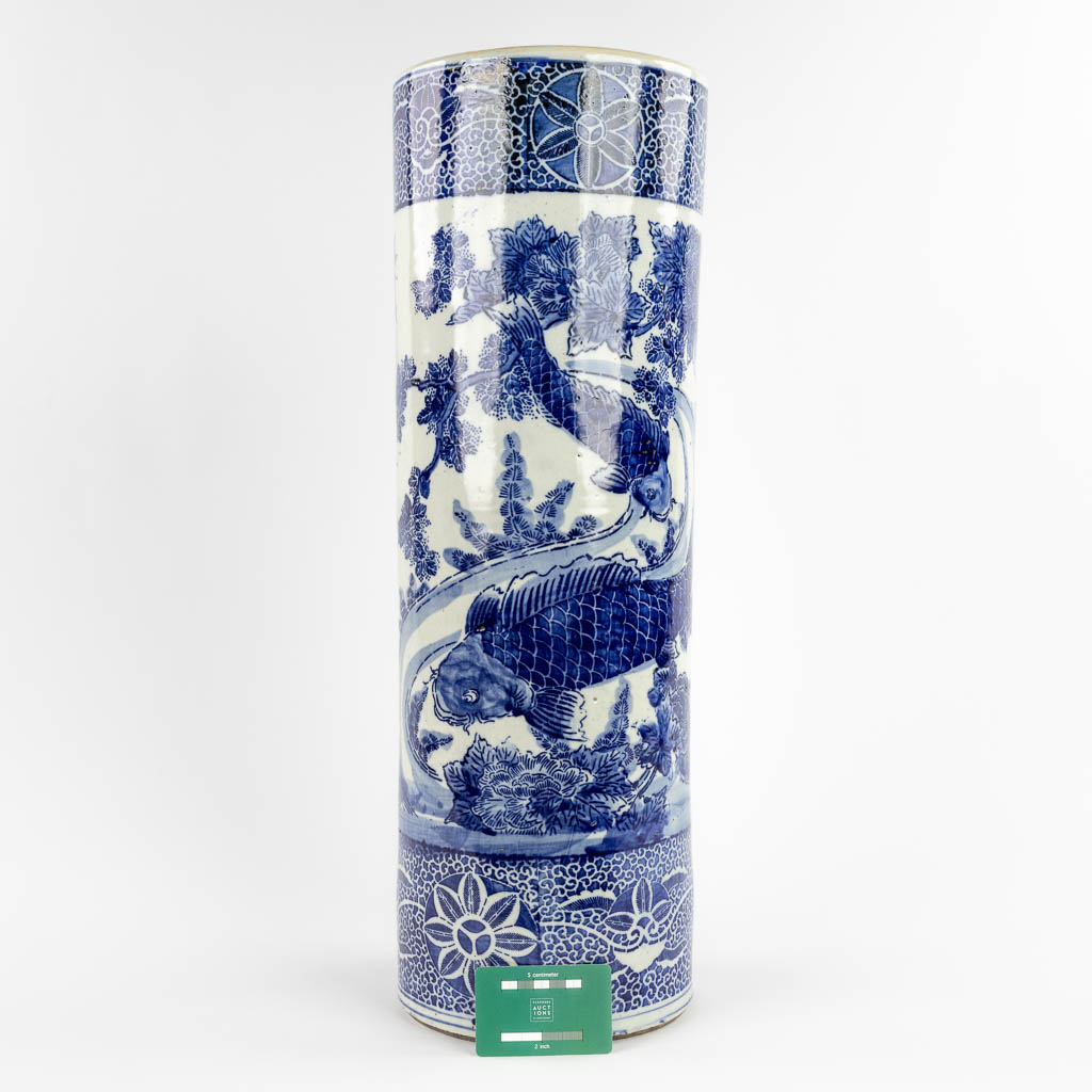 A Japanese Umbrella, decorated with blue-white koi. 20th C. (H:62 x D:21 cm)