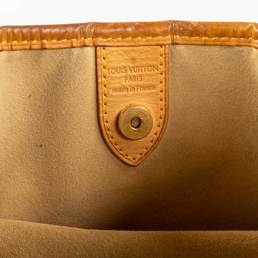 Louis Vuitton, Galleria, a handbag made of Damier Azur. (W:39 x H:30 cm)