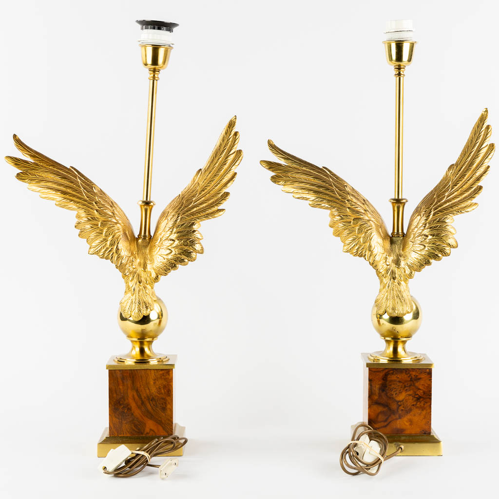 A pair of table lamps with Eagles, Hollywood Regency style. (L:15 x W:35 x H:63 cm)