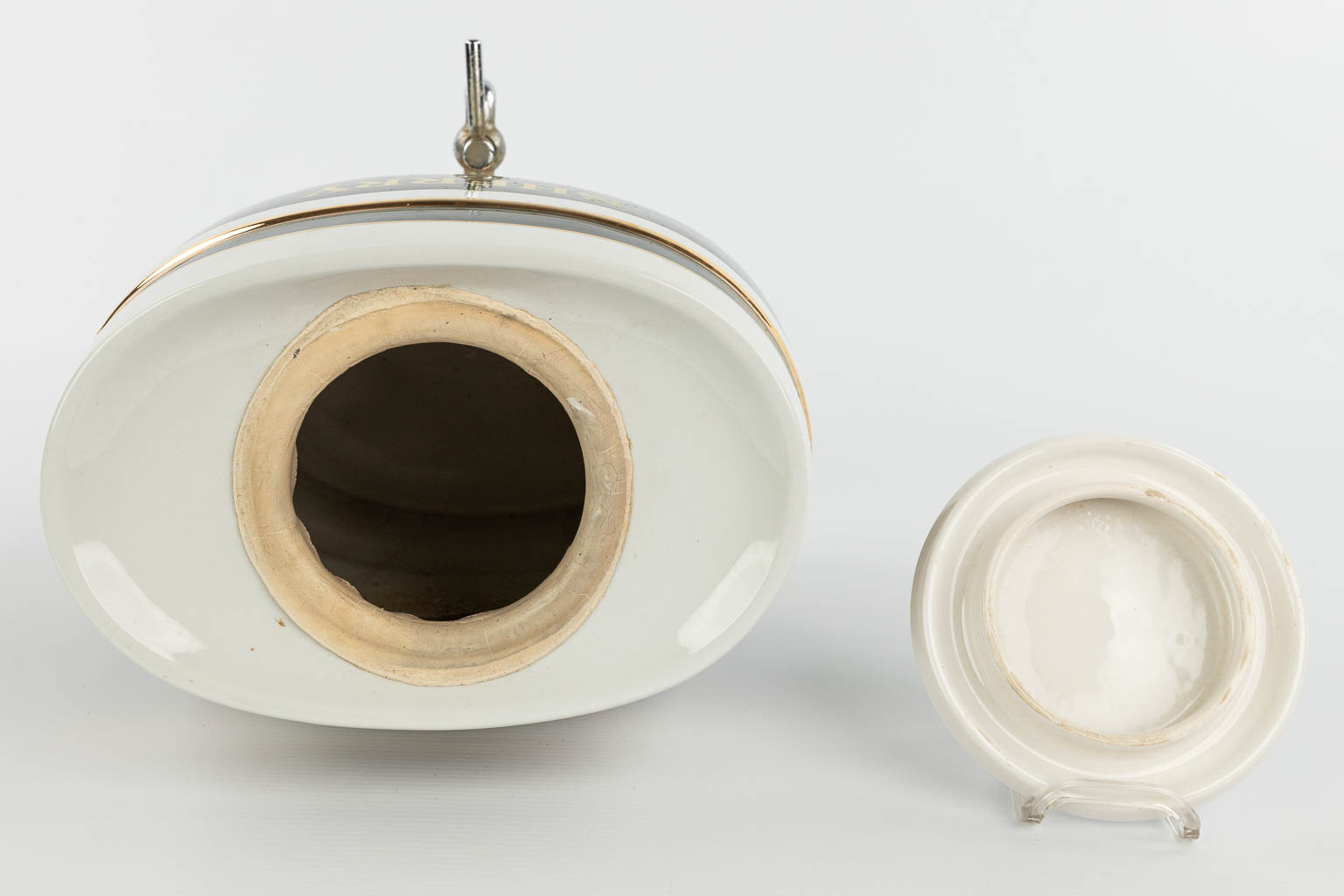 A barrel made of porcelain 