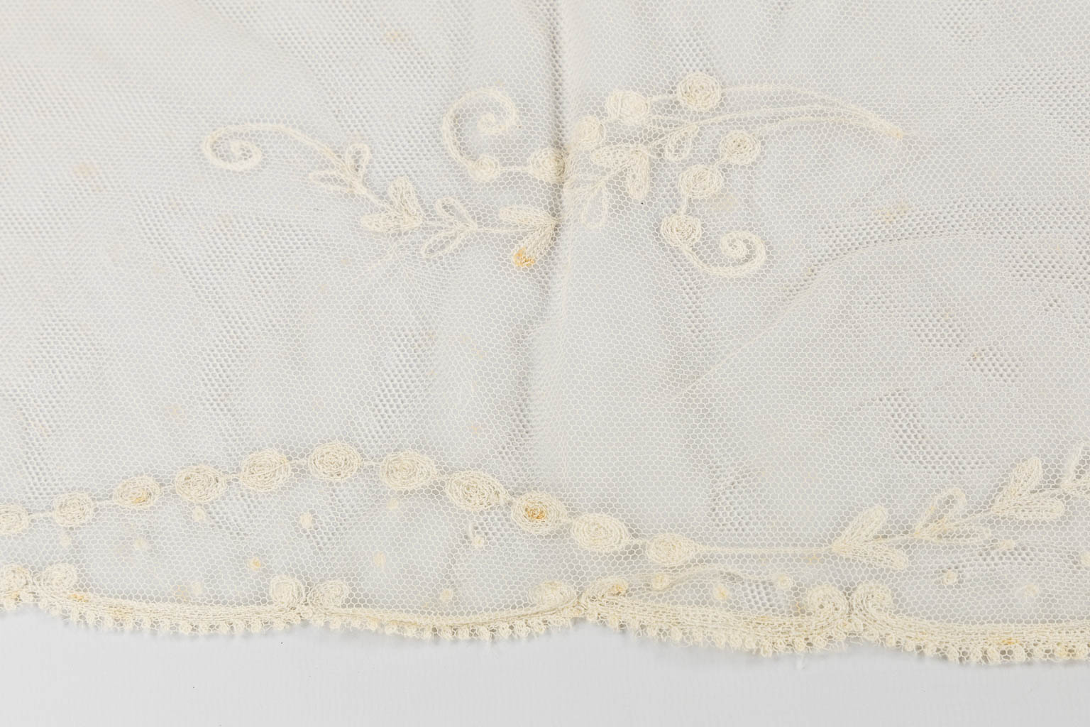 A large piece of antique lace, Lierse, Belgium. 19th C. (L:36,5 x W:130 cm)