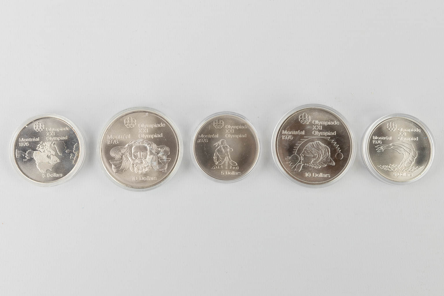 Canadese Olympische zilveren munten, 1976, voor de olympische spelen van Montreal. +/- 1 kg. (D:23 x W:40 x H:4 cm)