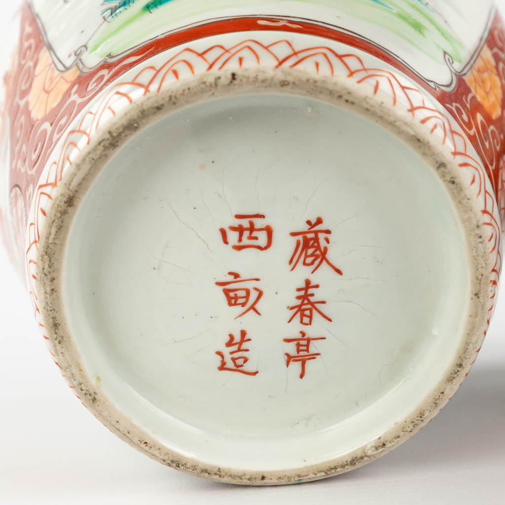Een samengestelde collectie Japans Imari en Kutani porselein, 19de/20ste eeuw. (H: 35 x D: 19 cm)