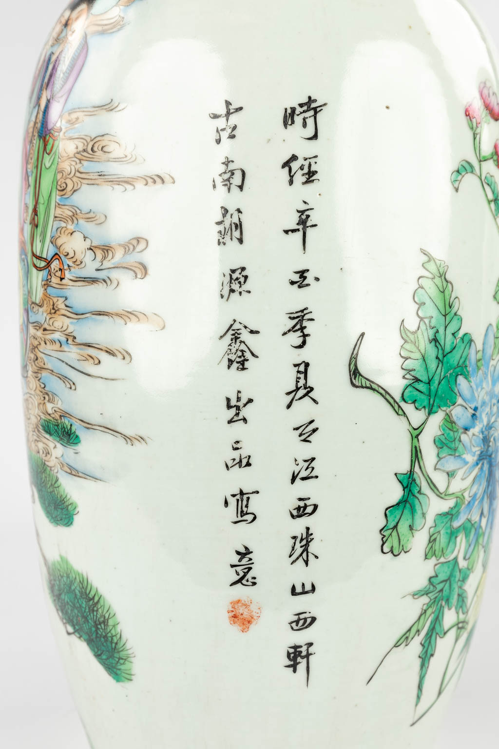 A pair of Chinese vases with a double decor of warriors and ladies, Fauna and flora. 19th/20th C. (H: 59 x D: 22,5 cm)