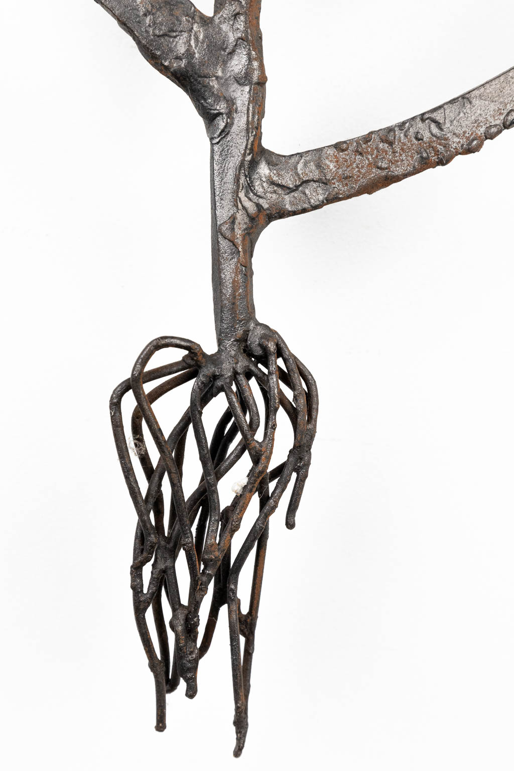 Jef CLAERHOUT (1937) Een wandsculptuur gemaakt uit staal. (70 x 124 cm)