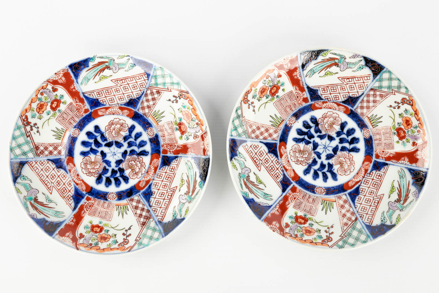 An assembled collection of Japanese Imari and Kutani porcelain. 19th/20th century. (H: 35 x D: 19 cm)