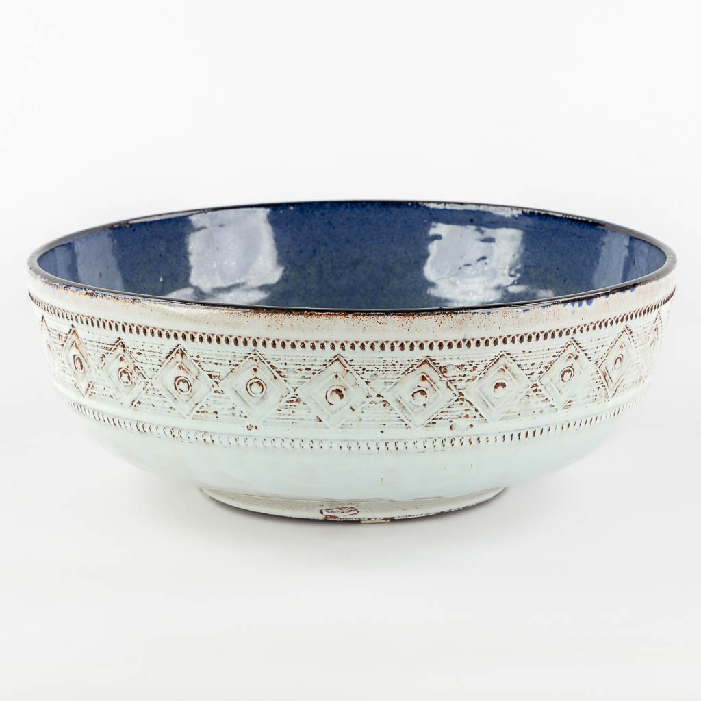Rogier VANDEWEGHE (1923-2020) 'Bowl, blue and white glaze' for Amphora. (H:16 x D:34 cm)
