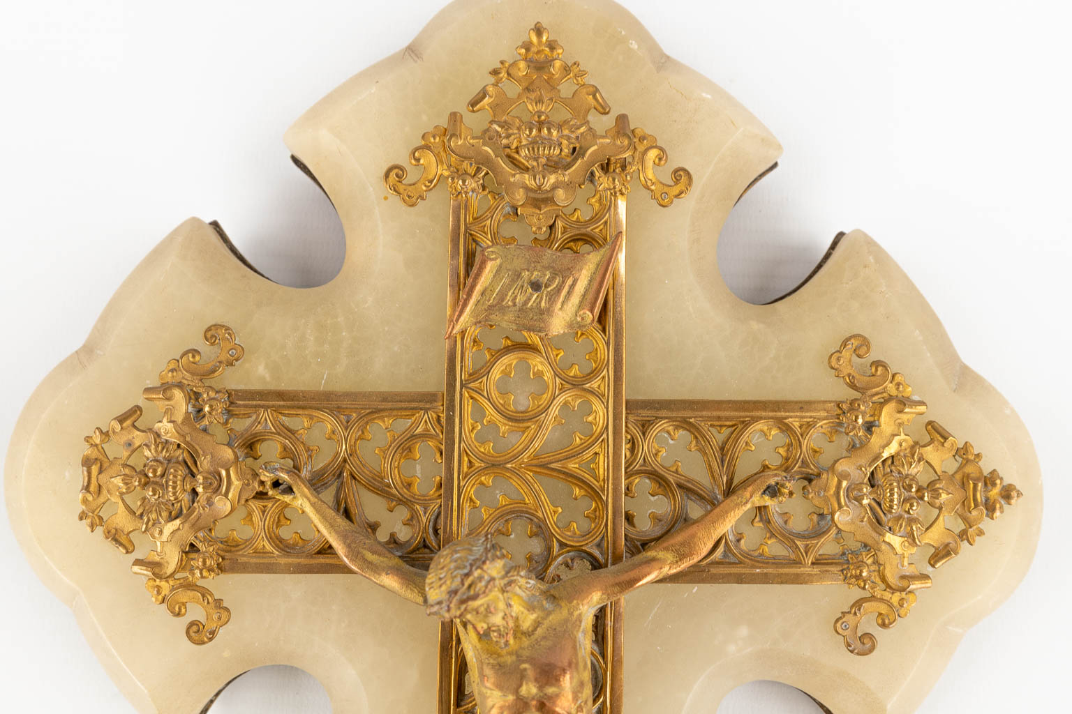 A fine crucifix, gilt bronze on onyx. Circa 1900 (W:22 x H:36 cm)