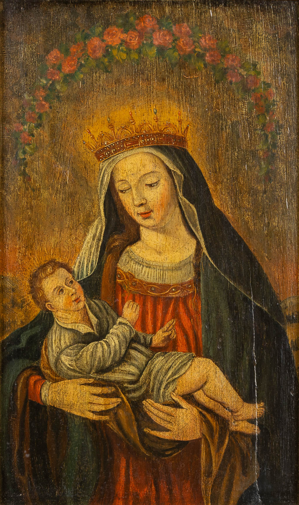 Lot 500 Madonna met kind en een rozenkrans, olie op paneel. 18de eeuw. (W:27 x H:45 cm)