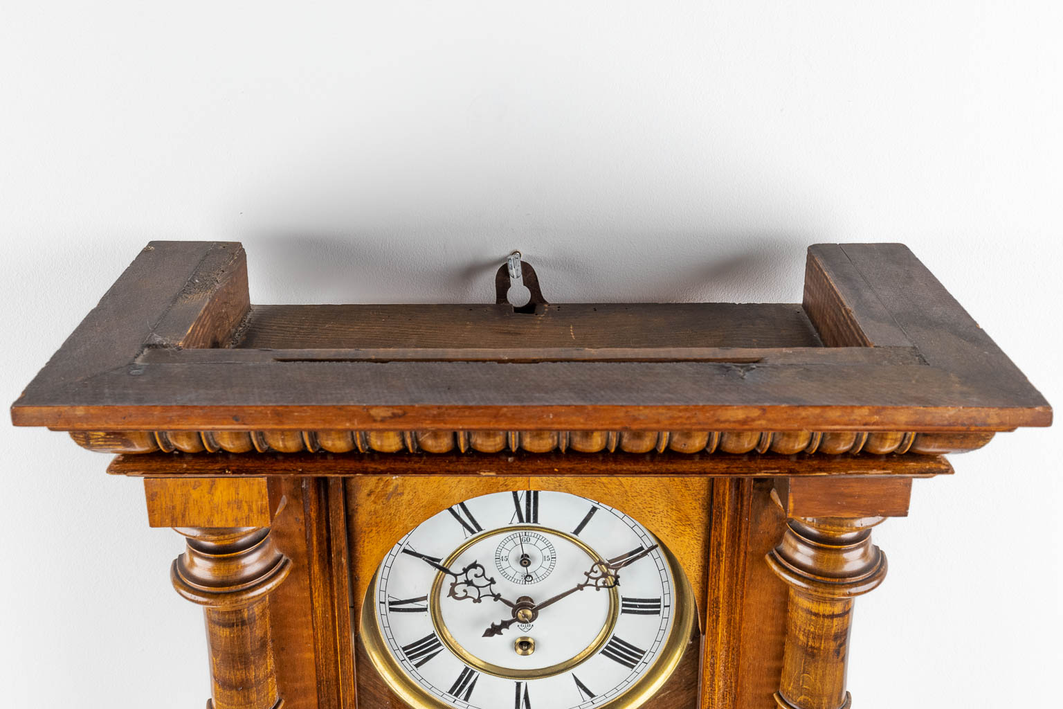 A Vienna regulator clock. Circa 1900. (D:19 x W:43 x H:104 cm)