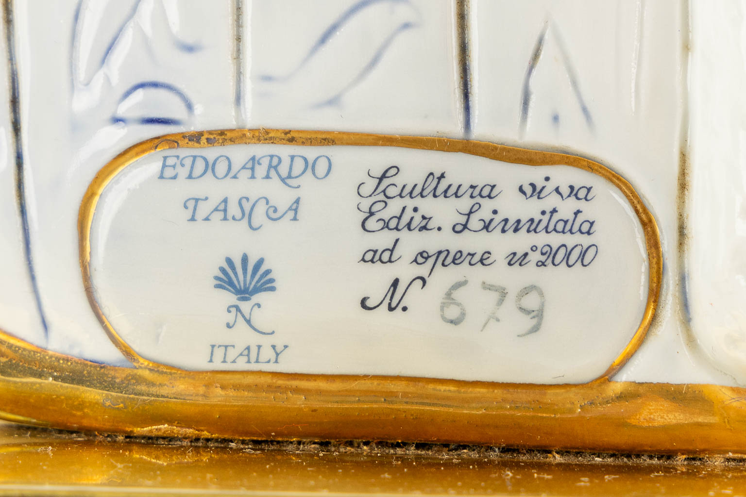 Eduardo Tasca, Capodimonte, Tutanchamon, een tafellamp. (L:19 x W:25 x H:38 cm)