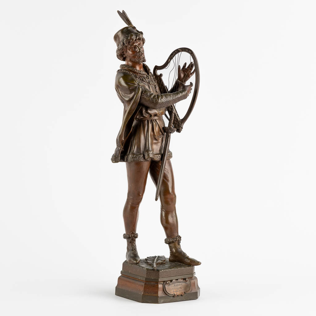 Marcel DÉBUT (1865-1933) 'Barde' gepatineerd brons. (L:16 x W:12 x H:53 cm)