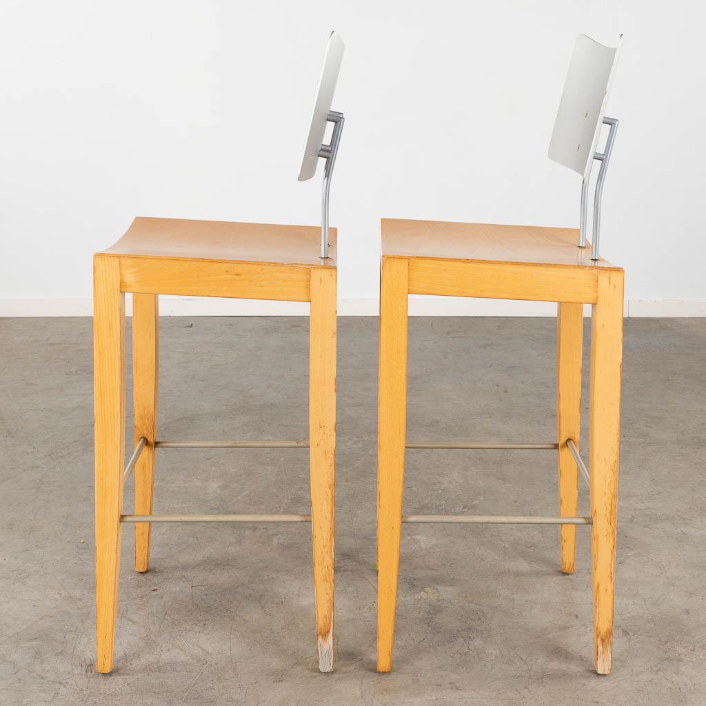 Pel CHALY (XX) voor Tonon, twee hoge stoelen (D:40 x W:40 x H:110 cm)