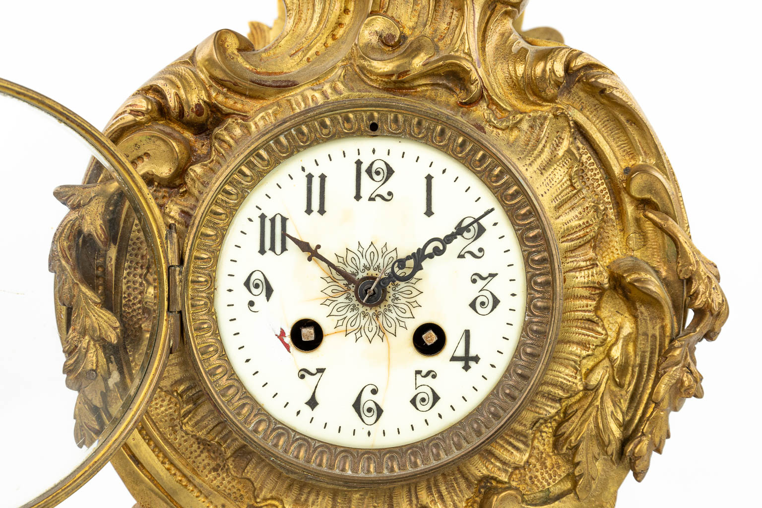 A table clock made of bronze in Louis XV style. (H:60cm)
