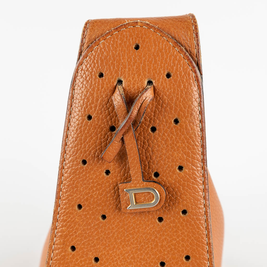 Delvaux, Pensée, a handbag made of brown leather. (W:24 x H:32 cm)
