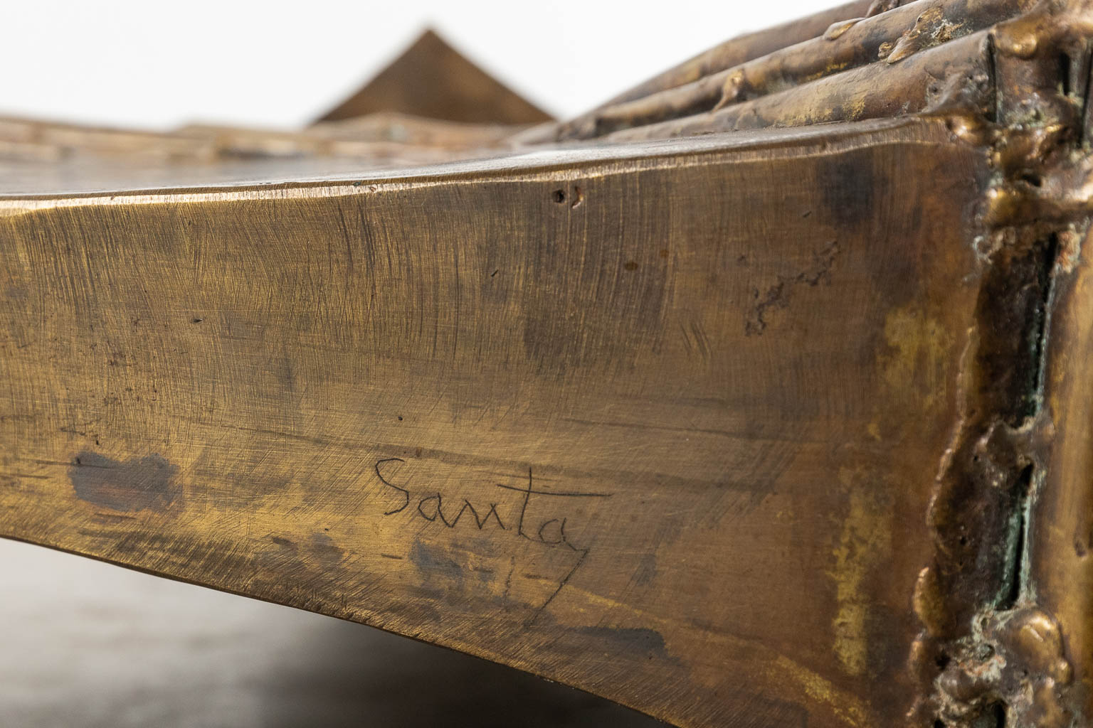 Een salontafel, brons en glas, brutalist met faux bamboe. 20ste eeuw. (D:90 x W:120 x H:35 cm)