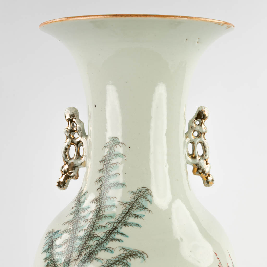 A Chinese vase, decorated with ladies in the garden. 19th/20th C. (H:58 x D:23 cm)