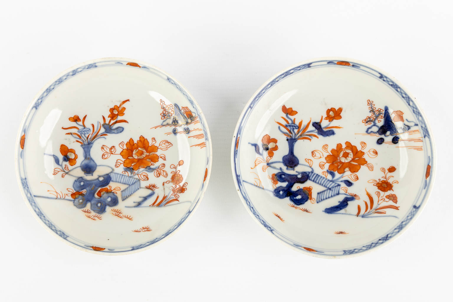 Zes stuks Japans Imari porselein, 19de/20ste eeuw. (D:23 cm)