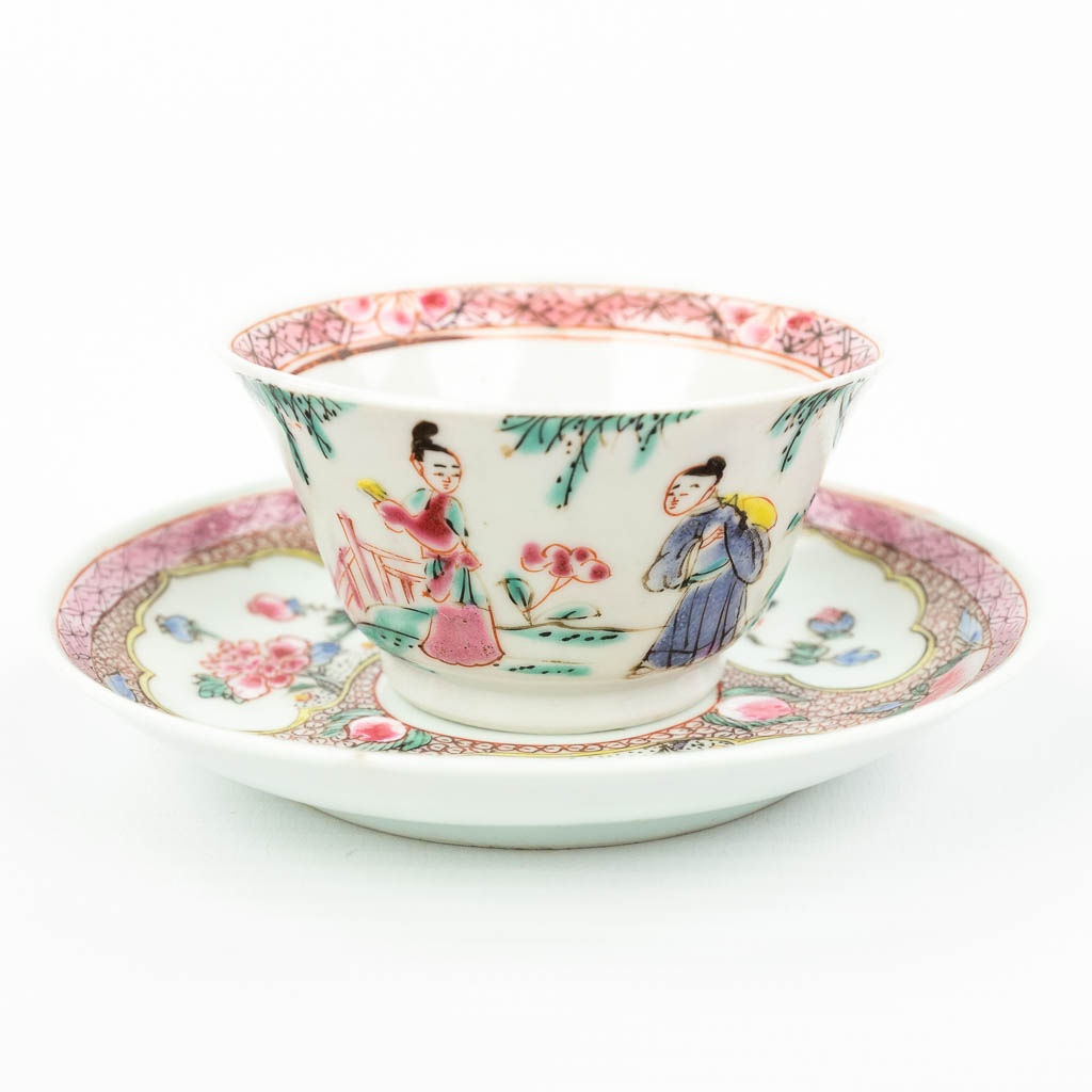 Lot 023 A Chinese cup and saucer with hand-painted decor, probably Qianlong, 18th century. (H:3,5cm)
