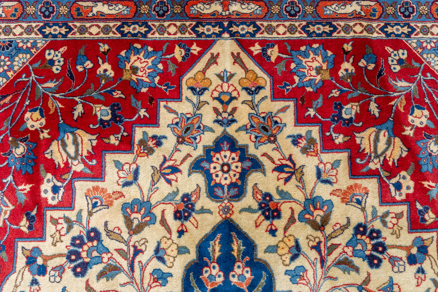 Een Oosters handgeknoopt tapijt, Varamin. (L:298 x W:203 cm)