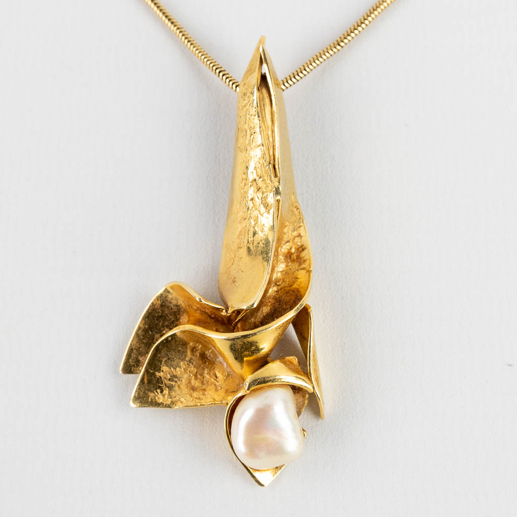 Jean-Pierre DE SAEDELEER (1946) A necklace and a pendant with natural pearls, 18 kt gold.