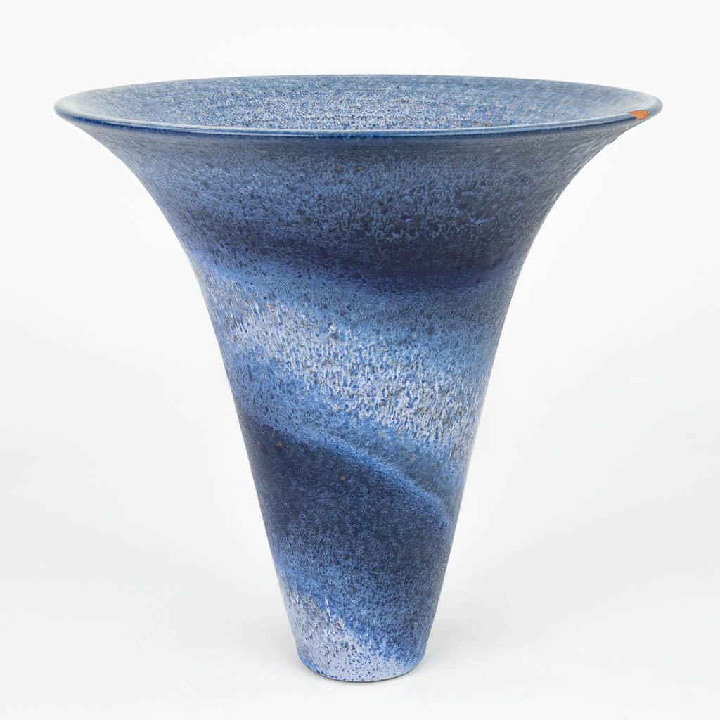 Antonio LAMPECCO (1932-2019) a trumpet vase made of glazed ceramics. (H:21cm)