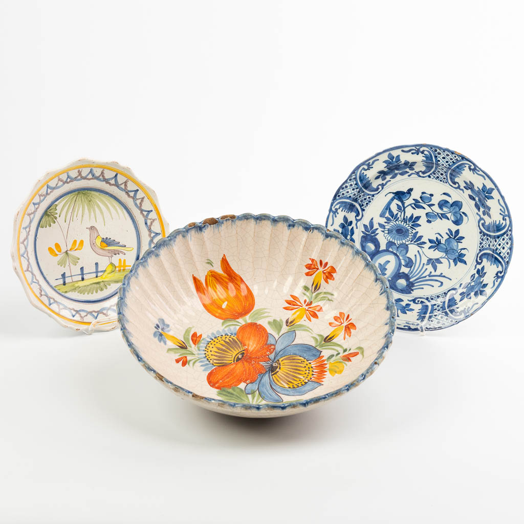 A collection of 3 faience plates made in 'Delft' and 'Nevers'.