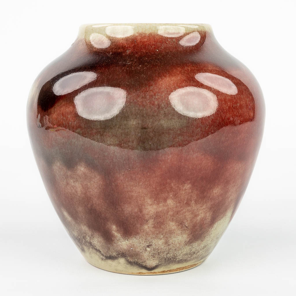 Een vaas gemaakt uit geglazuurd grès en gemerkt WMF. Periode 1930. (H:17cm)